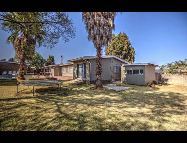 4 BEDROOM HOUSE FOR SALE IN KEMPTON PARK EXT 04